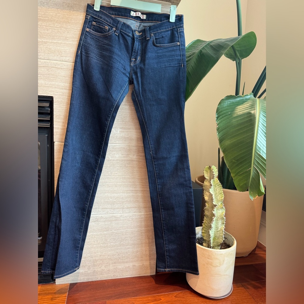 LAST CHANCE J Brand Cigarette Leg Jeans, Size 28